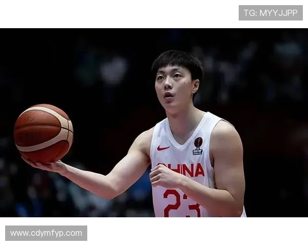 胡明轩腿伤未愈热身依旧受限